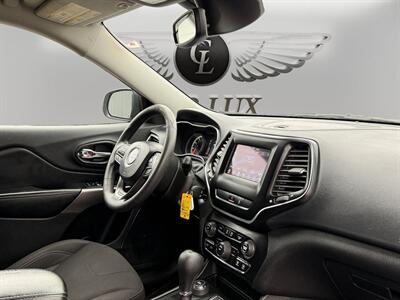 2021 Jeep Cherokee Latitude   - Photo 16 - Lennox, CA 90304