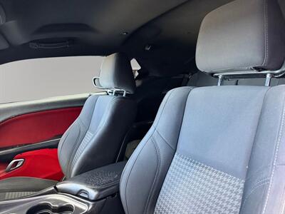 2015 Dodge Challenger SXT   - Photo 9 - Lennox, CA 90304