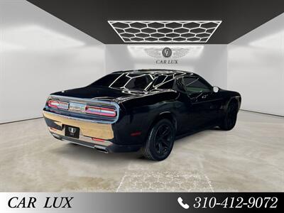 2015 Dodge Challenger SXT   - Photo 5 - Lennox, CA 90304