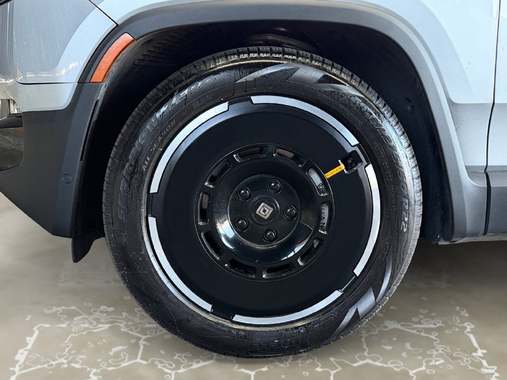 2025 Rivian R1S Adventure Dual Motor Standard Pack - Photo 14 - Lennox, CA 90304