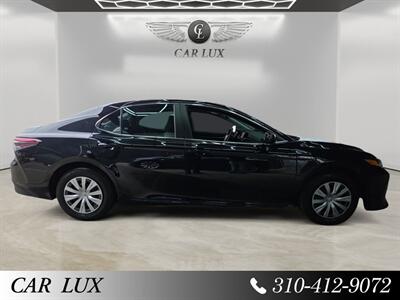 2021 Toyota Camry Hybrid LE   - Photo 6 - Lennox, CA 90304