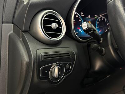 2020 Mercedes-Benz GLC GLC 300   - Photo 21 - Lennox, CA 90304