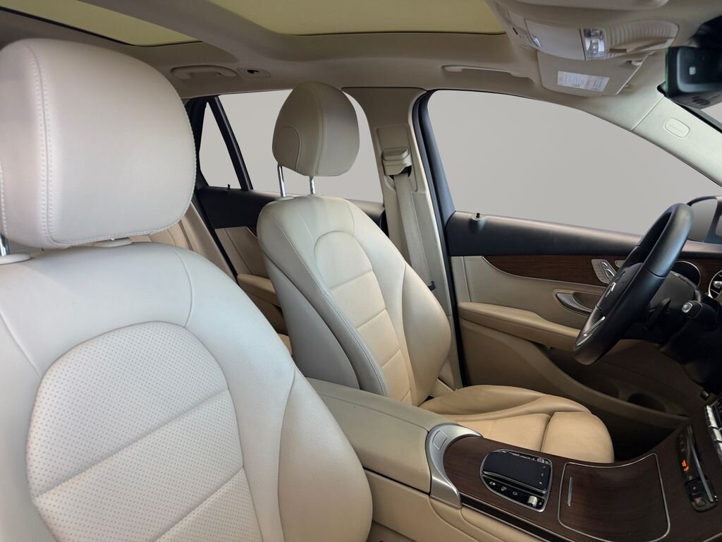 2022 Mercedes-Benz GLC GLC 300 - Photo 14 - Lennox, CA 90304