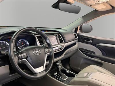 2019 Toyota Highlander XLE - Photo 16 - Lennox, CA 90304