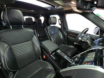 2017 Land Rover Discovery HSE   - Photo 14 - Lennox, CA 90304