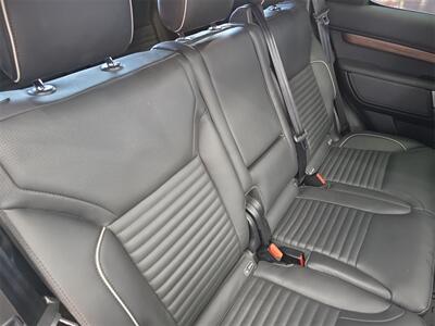 2017 Land Rover Discovery HSE   - Photo 16 - Lennox, CA 90304