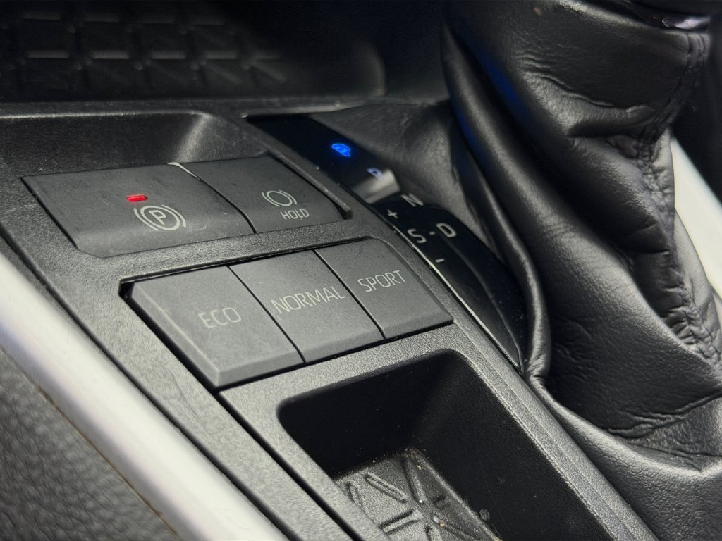 2020 Toyota RAV4 LE - Photo 19 - Lennox, CA 90304