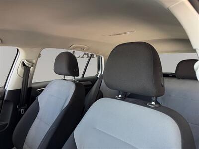 2016 Volkswagen e-Golf SE   - Photo 9 - Lennox, CA 90304