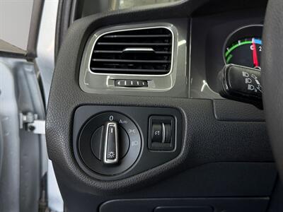 2016 Volkswagen e-Golf SE   - Photo 17 - Lennox, CA 90304