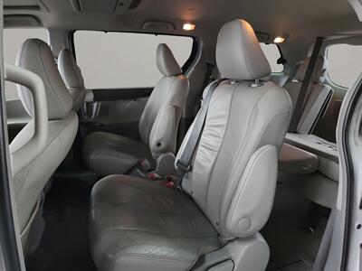 2014 Toyota Sienna XLE 7-Passenger Auto   - Photo 9 - Lennox, CA 90304