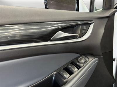 2022 Buick Enclave Essence   - Photo 16 - Lennox, CA 90304