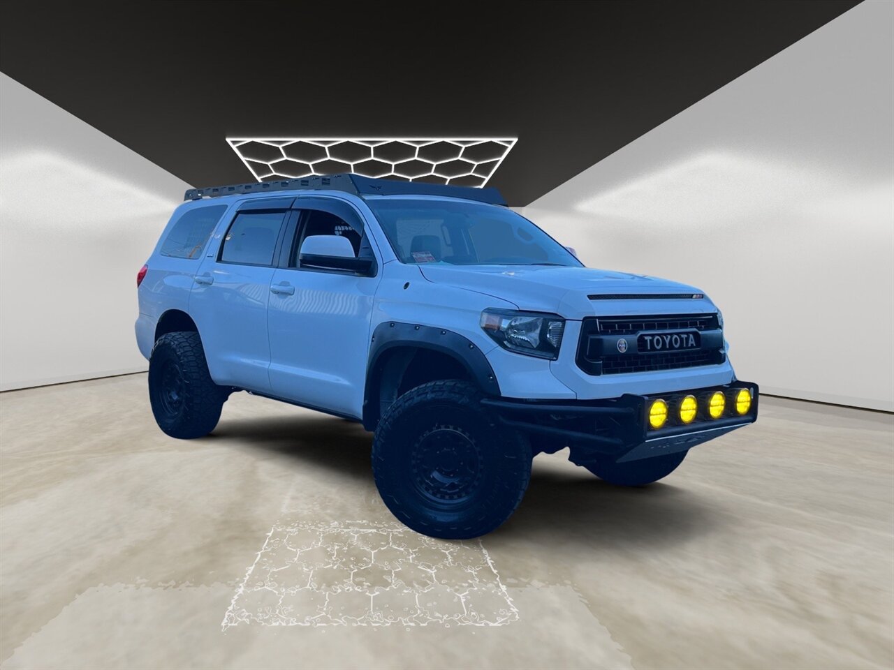 2016 Toyota Sequoia SR5 5.7L   - Photo 1 - Lennox, CA 90304