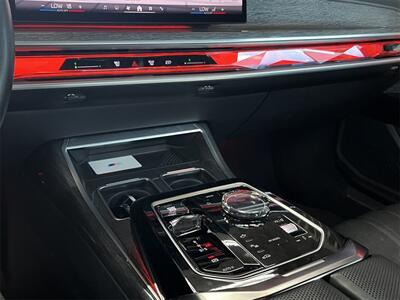 2023 BMW 760i xDrive   - Photo 24 - Lennox, CA 90304