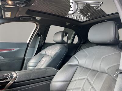 2023 BMW 760i xDrive   - Photo 8 - Lennox, CA 90304
