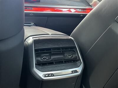 2023 BMW 760i xDrive   - Photo 32 - Lennox, CA 90304