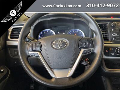 2019 Toyota Highlander LE   - Photo 11 - Lennox, CA 90304