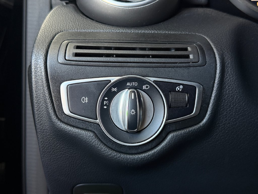 2021 Mercedes-Benz GLC GLC 43 AMG® 4MATIC® - Photo 19 - Lennox, CA 90304
