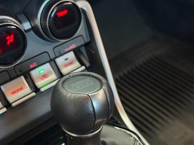 2025 Toyota GR86 Premium   - Photo 23 - Lennox, CA 90304