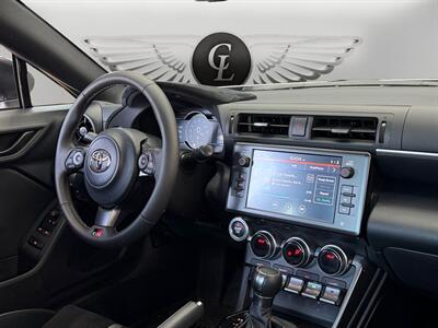2025 Toyota GR86 Premium   - Photo 11 - Lennox, CA 90304