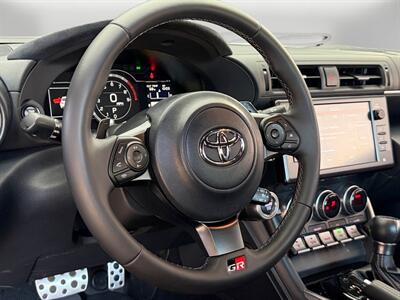 2025 Toyota GR86 Premium   - Photo 12 - Lennox, CA 90304