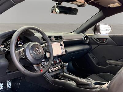 2025 Toyota GR86 Premium   - Photo 26 - Lennox, CA 90304