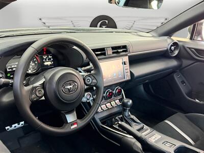 2025 Toyota GR86 Premium   - Photo 17 - Lennox, CA 90304