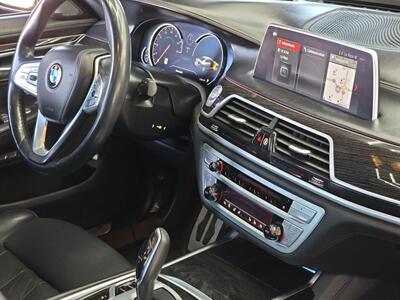 2018 BMW 750i   - Photo 15 - Lennox, CA 90304