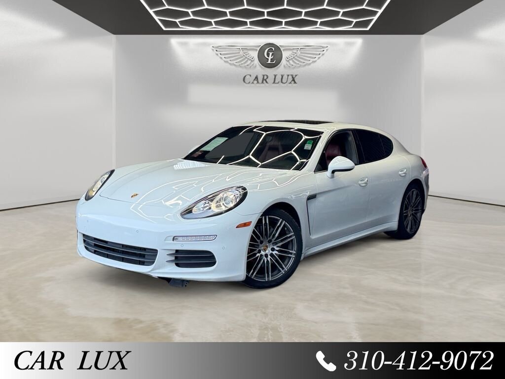 2015 Porsche Panamera 4's photo