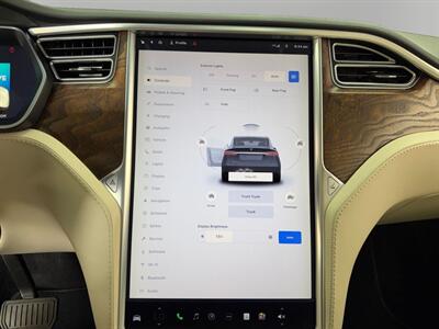 2018 Tesla Model X 75D   - Photo 22 - Lennox, CA 90304