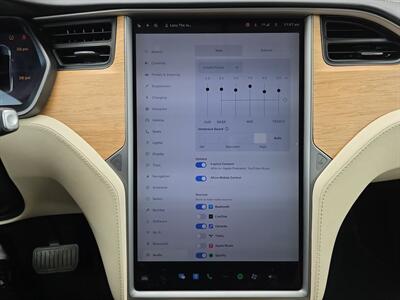 2018 Tesla Model X 75D   - Photo 18 - Lennox, CA 90304