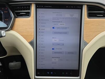 2018 Tesla Model X 75D   - Photo 35 - Lennox, CA 90304