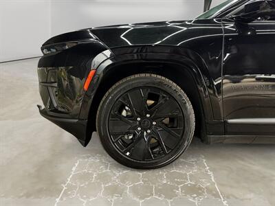 2025 Jeep Wagoneer S Launch Edition   - Photo 14 - Lennox, CA 90304