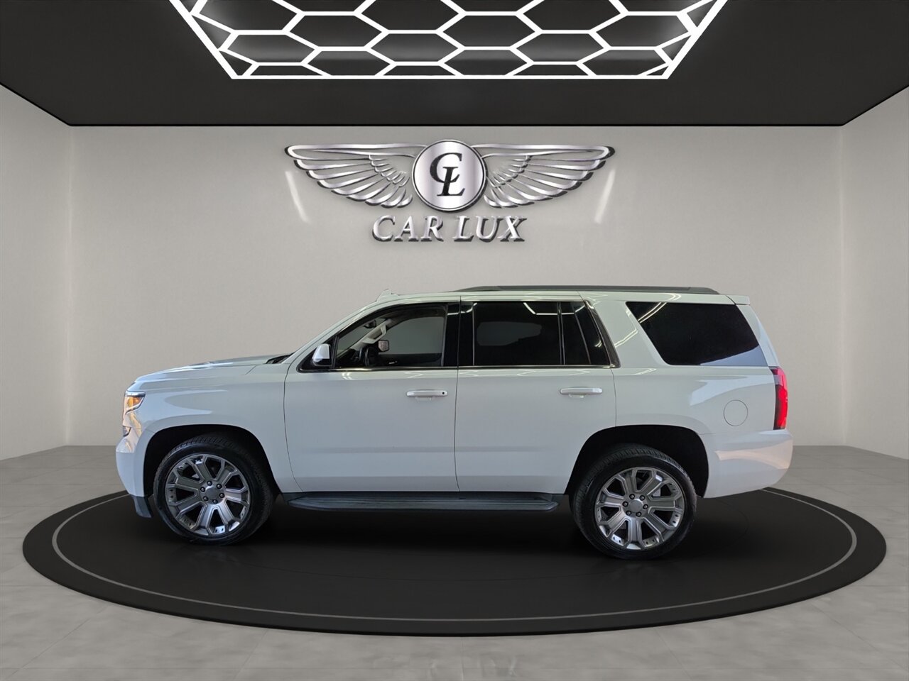 2018 Chevrolet Tahoe LT photo 4