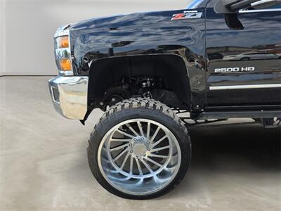 2019 Chevrolet Silverado 2500 LTZ - Photo 13 - Lennox, CA 90304