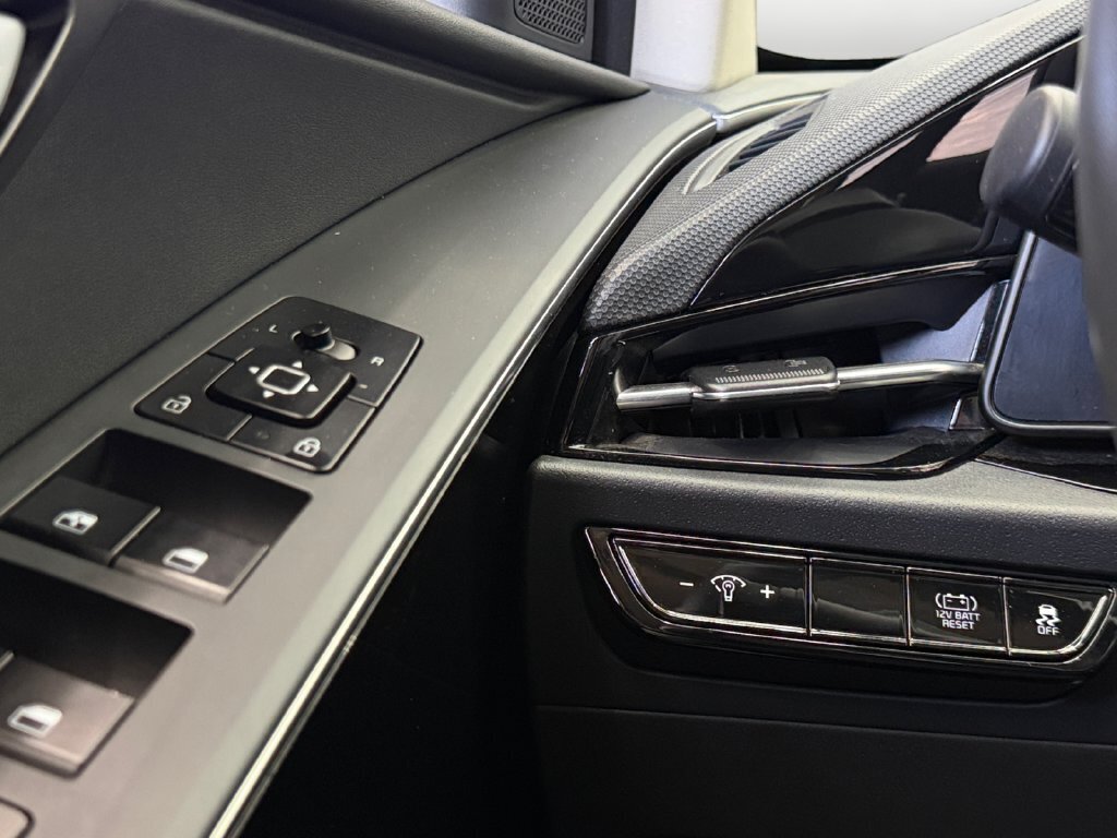 2023 Kia Niro EX - Photo 20 - Lennox, CA 90304