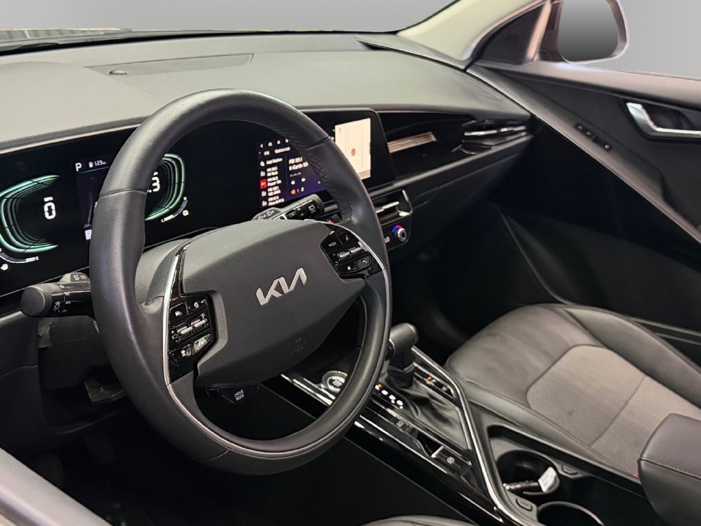 2023 Kia Niro EX - Photo 15 - Lennox, CA 90304