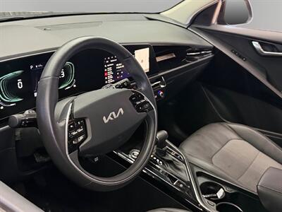 2023 Kia Niro EX - Photo 15 - Lennox, CA 90304