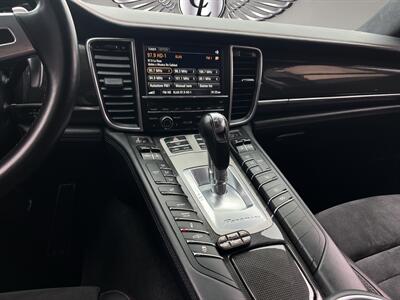2016 Porsche Panamera GTS   - Photo 13 - Lennox, CA 90304