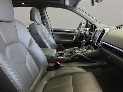 2016 Porsche Cayenne S   - Photo 16 - Lennox, CA 90304