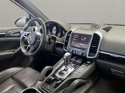 2016 Porsche Cayenne S   - Photo 18 - Lennox, CA 90304