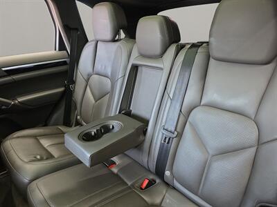 2016 Porsche Cayenne S   - Photo 12 - Lennox, CA 90304