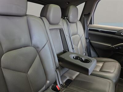 2016 Porsche Cayenne S   - Photo 17 - Lennox, CA 90304