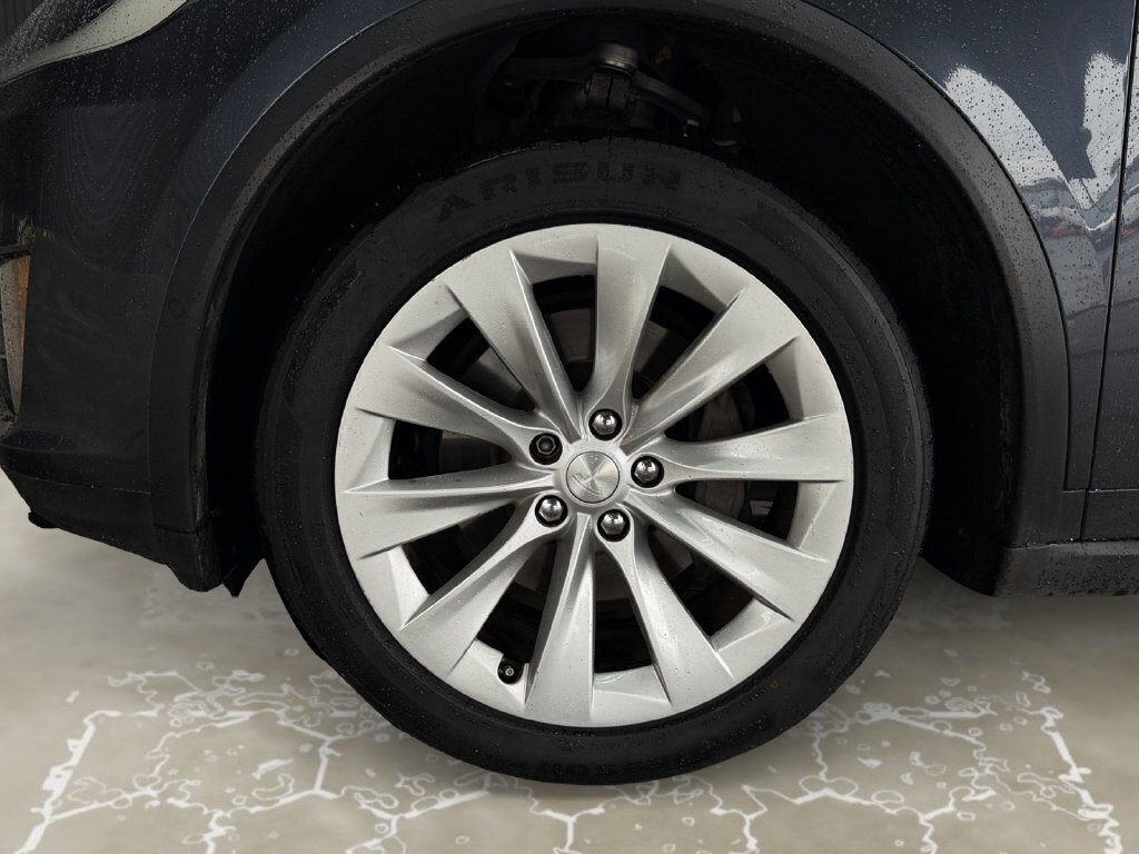2016 Tesla Model X 90D - Photo 14 - Lennox, CA 90304