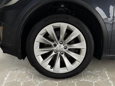 2016 Tesla Model X 90D - Photo 14 - Lennox, CA 90304
