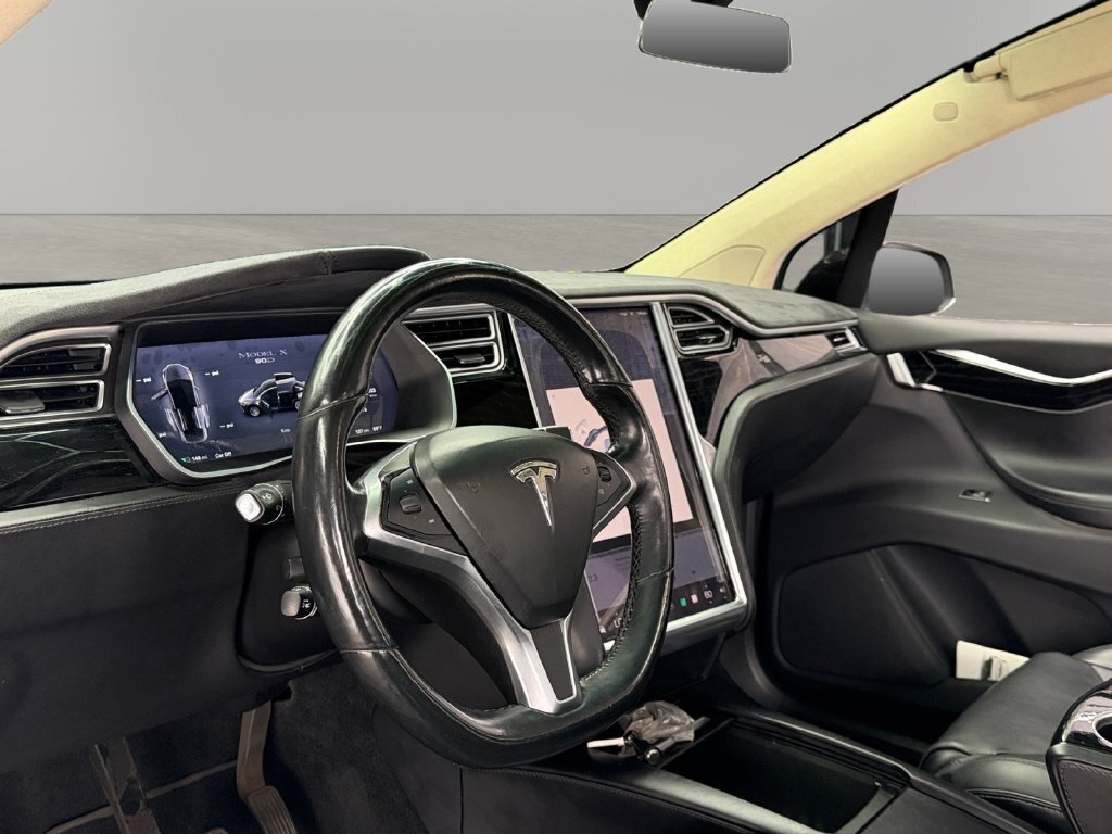 2016 Tesla Model X 90D - Photo 16 - Lennox, CA 90304