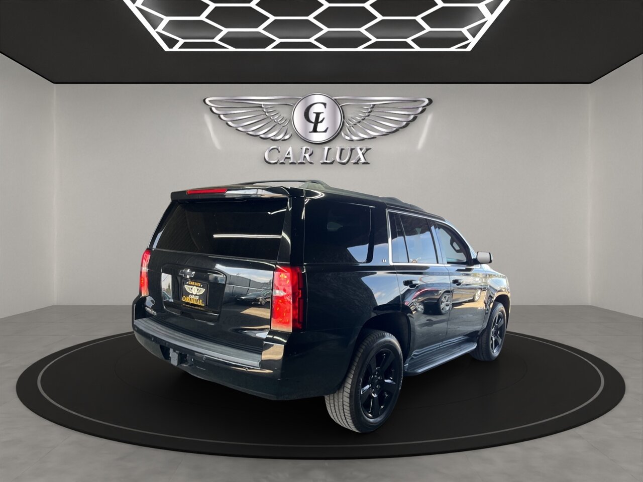 2017 Chevrolet Tahoe LT photo 2