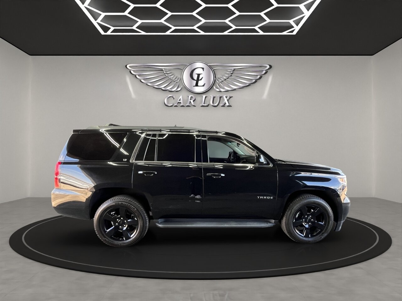 2017 Chevrolet Tahoe LT photo 3