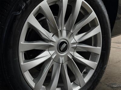 2024 Cadillac Escalade Luxury   - Photo 20 - Lennox, CA 90304