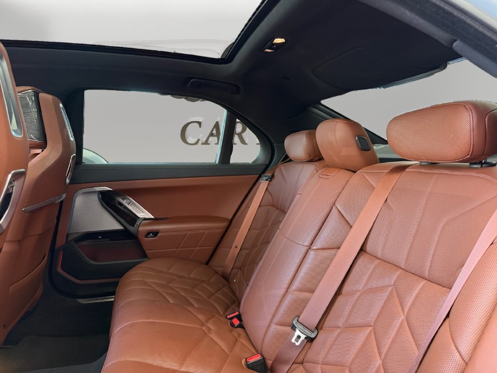 2023 BMW 740i - Photo 13 - Lennox, CA 90304