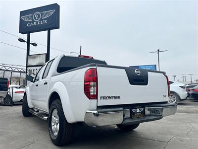 2011 Nissan Frontier SV V6   - Photo 8 - Lennox, CA 90304